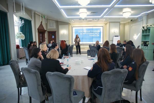 Leadership feminin și împuternicirea femeilor pentru accederea la funcții de conducere