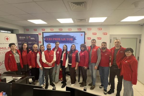 Crucea Roșie instruiește operatorii Serviciului 112 în acordarea primului ajutor