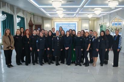 Leadership feminin și împuternicirea femeilor pentru accederea la funcții de conducere