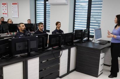 Peste 100 de specialiști instruiți în a doua săptămână de cursuri 112