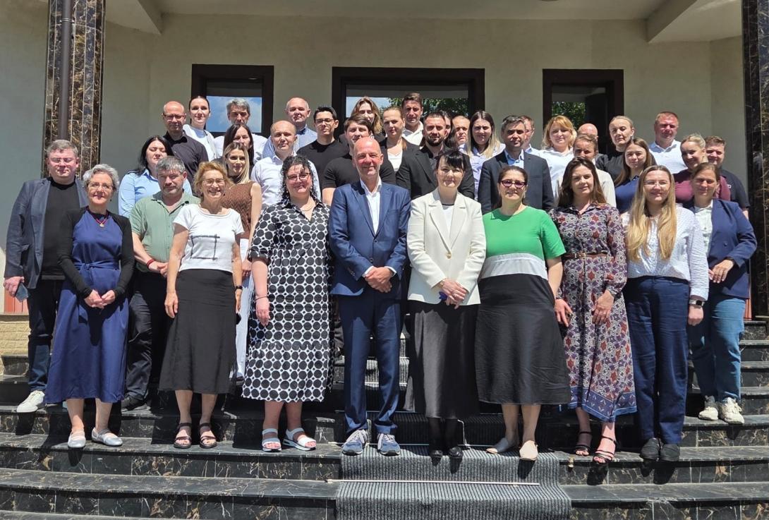 Angajații Serviciului 112 și-au consolidat competențele în comunicare strategică și managementul proiectelor în cadrul unui workshop organizat de MAI
